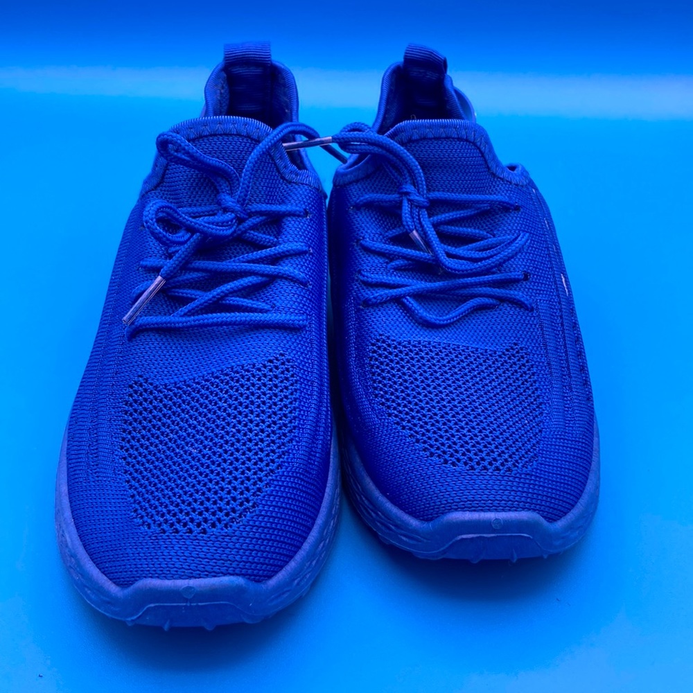 Pony Royal blue size 6 US